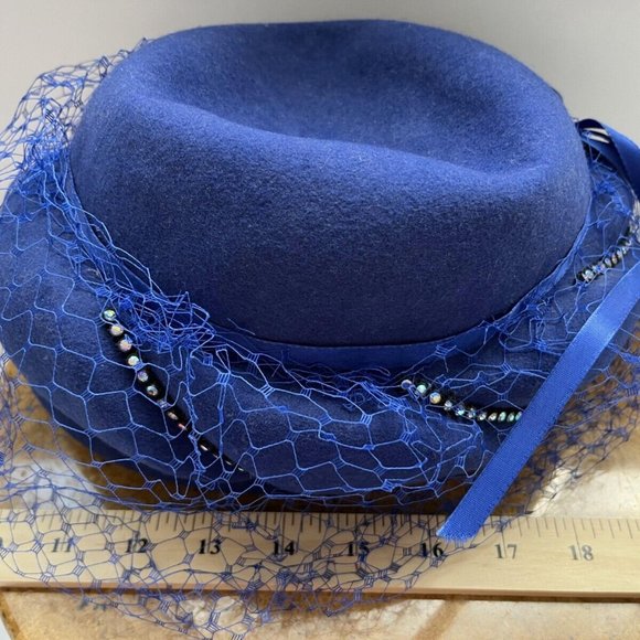 Vintage Women's Blue Mesh Veil Pillbox Fascinator Cap w/ Rhinestone Bow and Lace - Picture 8 of 15